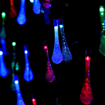 Luzes LED de corda solar em forma de gota d'água para decoração de jardim